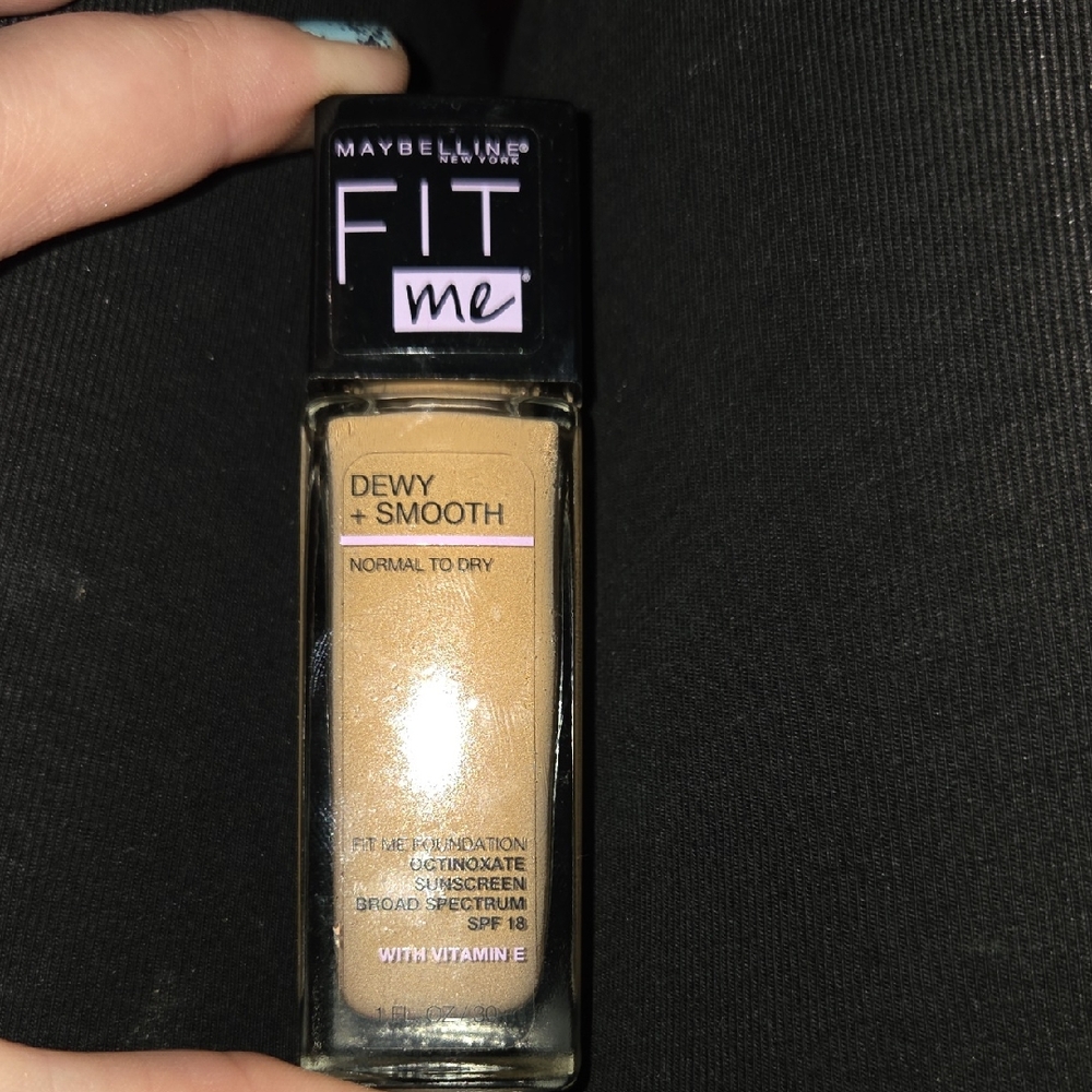 Maybelline Fit Me Dewy + Smooth Foundation - 118 Light Beige Tone